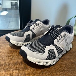 OnCloud Size 8. Never Worn.